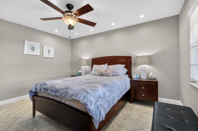 41 Stratford Lane W B, Boynton Beach, FL 33436