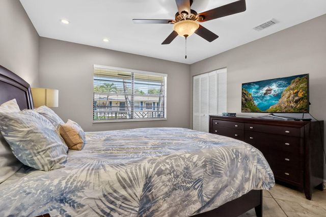 41 Stratford Lane W B, Boynton Beach, FL 33436