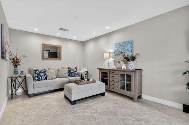 41 Stratford Lane W B, Boynton Beach, FL 33436