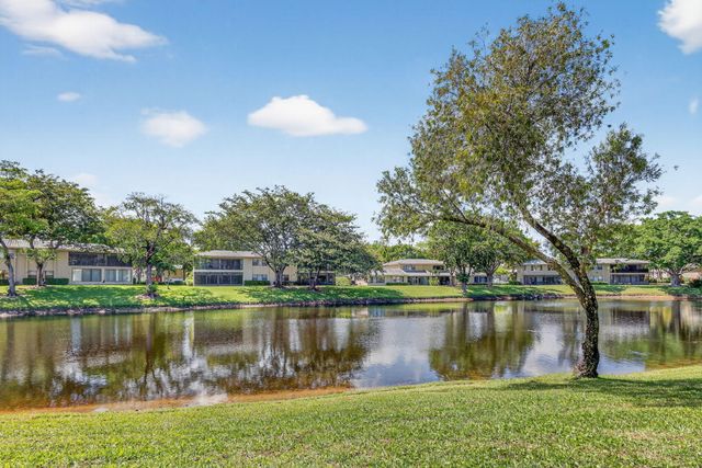 41 Stratford Lane W B, Boynton Beach, FL 33436