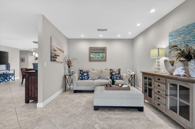 41 Stratford Lane W B, Boynton Beach, FL 33436