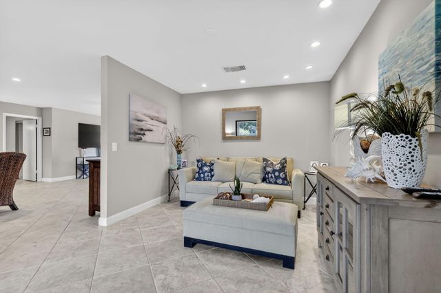 41 Stratford Lane W B, Boynton Beach, FL 33436