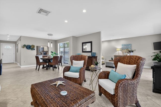 41 Stratford Lane W B, Boynton Beach, FL 33436