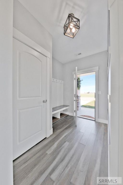 Image 7 of property listing at 6601 W 3800 S, Rexburg, ID 83440