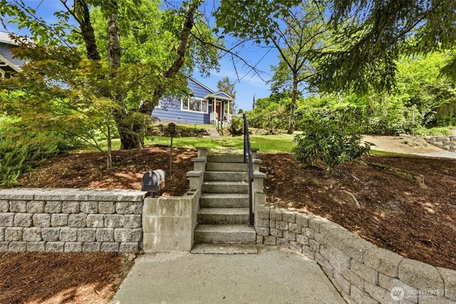 2722 NE Blakeley Street, Seattle, WA 98105
