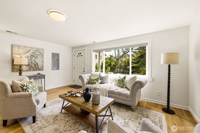 2722 NE Blakeley Street, Seattle, WA 98105
