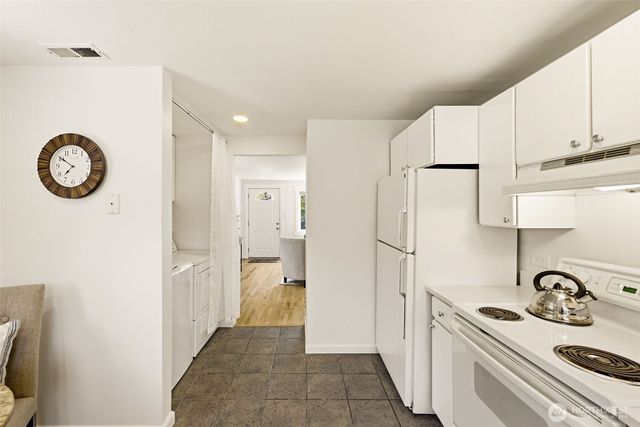2722 NE Blakeley Street, Seattle, WA 98105