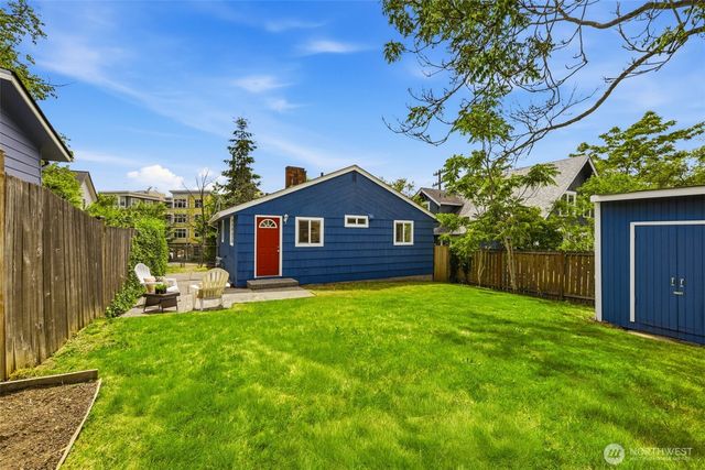 2722 NE Blakeley Street, Seattle, WA 98105