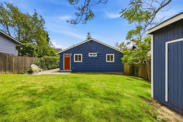 2722 NE Blakeley Street, Seattle, WA 98105