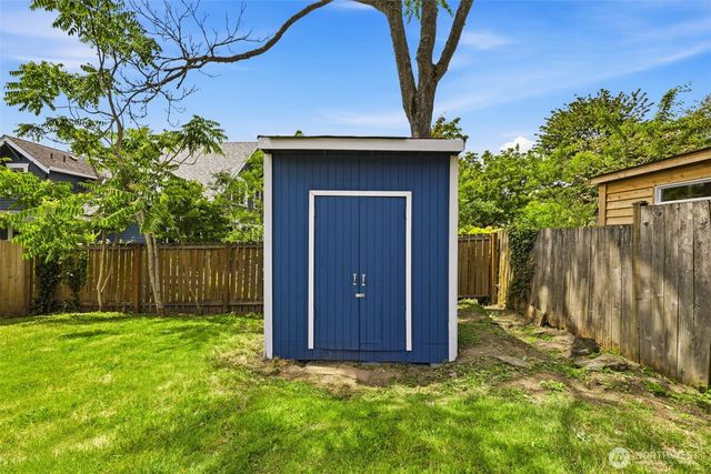2722 NE Blakeley Street, Seattle, WA 98105