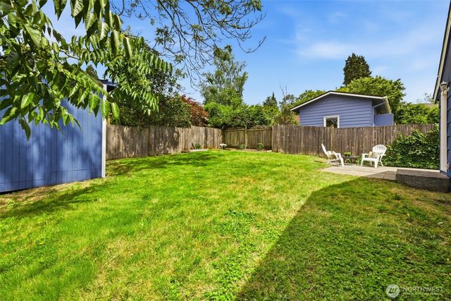 2722 NE Blakeley Street, Seattle, WA 98105