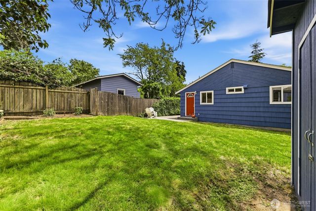 2722 NE Blakeley Street, Seattle, WA 98105