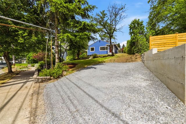 2722 NE Blakeley Street, Seattle, WA 98105
