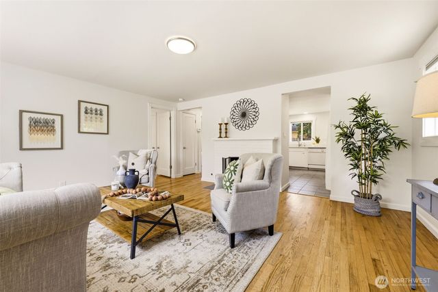 2722 NE Blakeley Street, Seattle, WA 98105