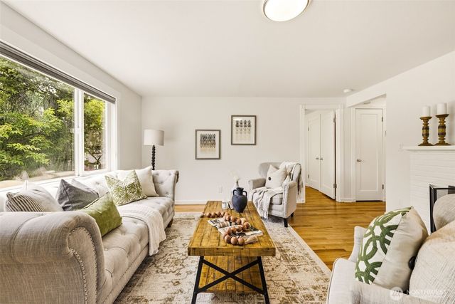 2722 NE Blakeley Street, Seattle, WA 98105