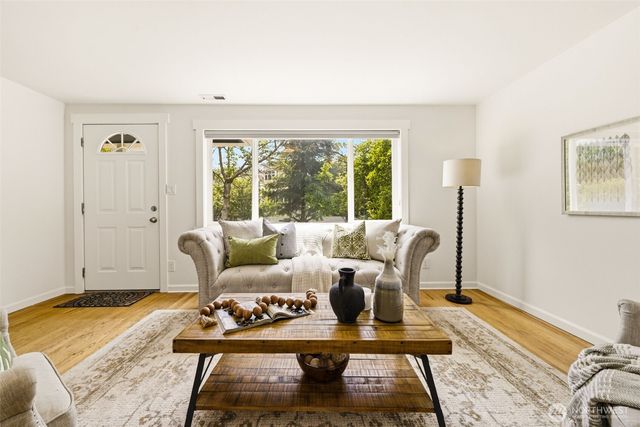 2722 NE Blakeley Street, Seattle, WA 98105