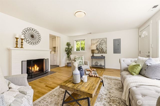 2722 NE Blakeley Street, Seattle, WA 98105