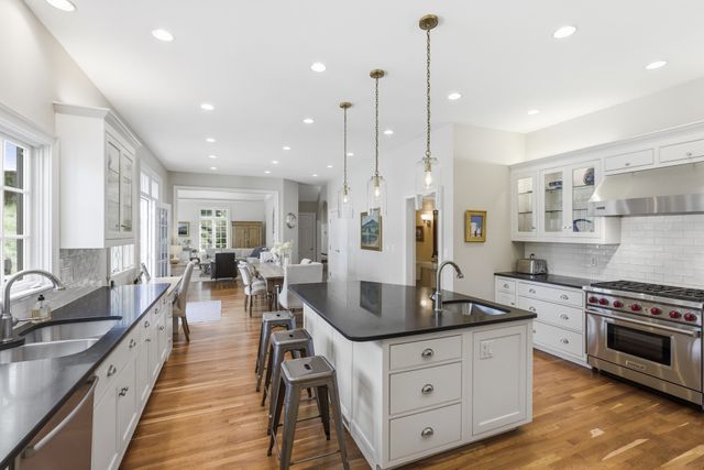 80 Lexington Rd, Lincoln, MA 01773
