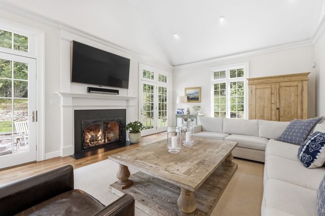 80 Lexington Rd, Lincoln, MA 01773