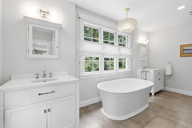 80 Lexington Rd, Lincoln, MA 01773