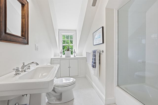 80 Lexington Rd, Lincoln, MA 01773