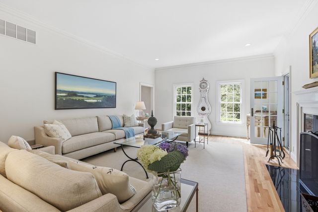 80 Lexington Rd, Lincoln, MA 01773