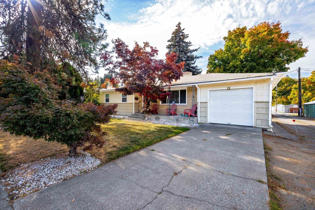 902 S Freya St, Spokane, WA 99202 photo 2