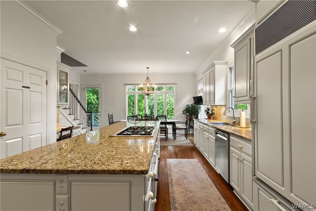 1821 Point Clear Rd, Tuscaloosa, AL 35406