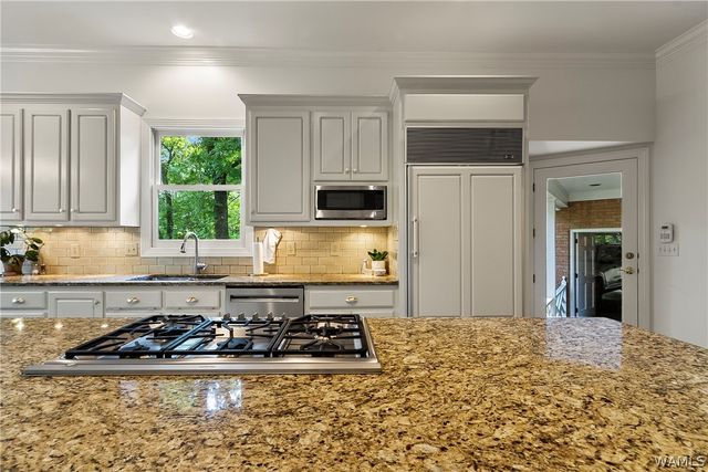 1821 Point Clear Rd, Tuscaloosa, AL 35406