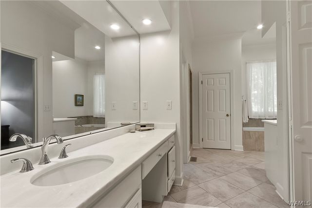 1821 Point Clear Rd, Tuscaloosa, AL 35406
