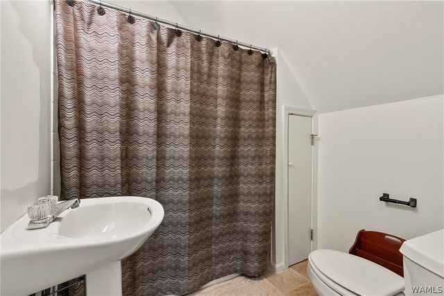 1821 Point Clear Rd, Tuscaloosa, AL 35406
