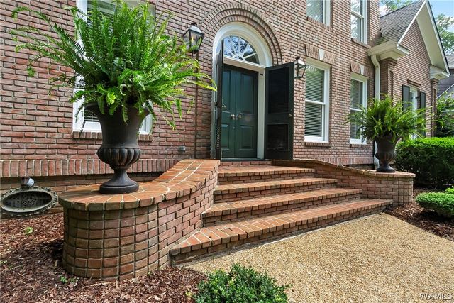 1821 Point Clear Rd, Tuscaloosa, AL 35406