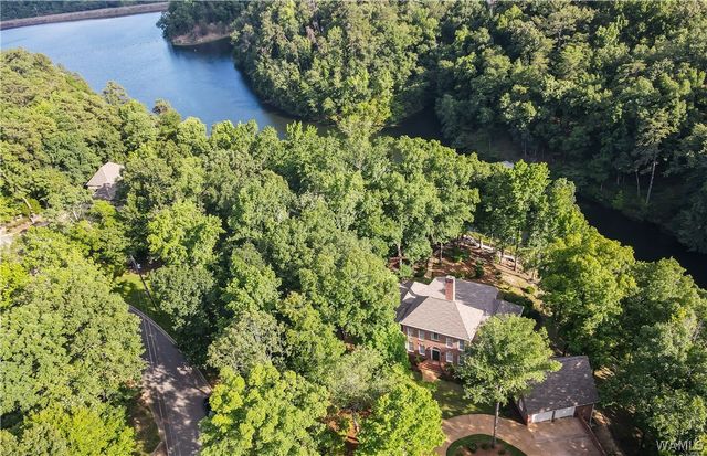 1821 Point Clear Rd, Tuscaloosa, AL 35406