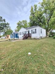 3726 Raymond Avenue, Bridgeton, MO 63044