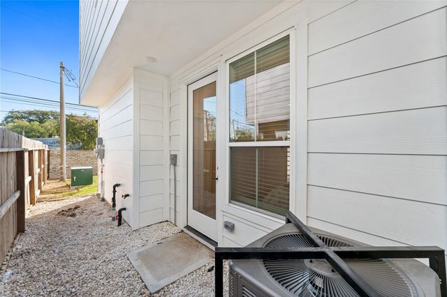 3105 Jensen Dr B, Houston, TX 77026