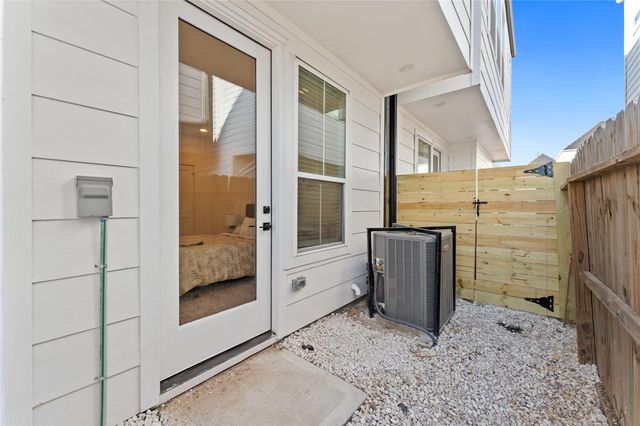 3105 Jensen Dr B, Houston, TX 77026