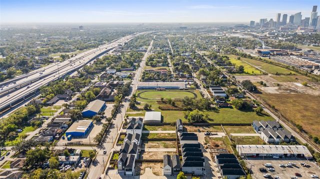 3105 Jensen Dr B, Houston, TX 77026