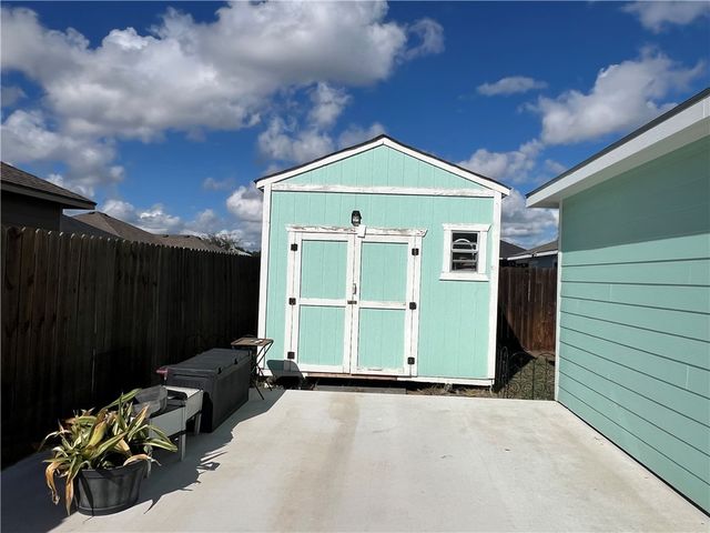 2076 S Saunders St, Aransas Pass, TX 78336