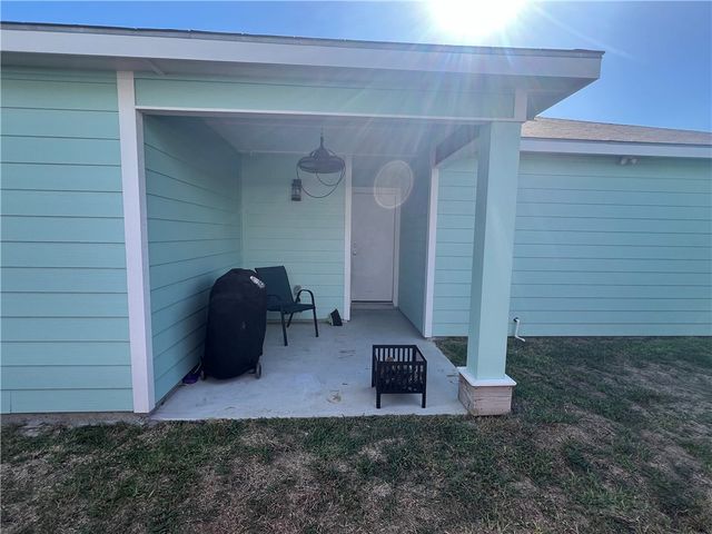 2076 S Saunders St, Aransas Pass, TX 78336