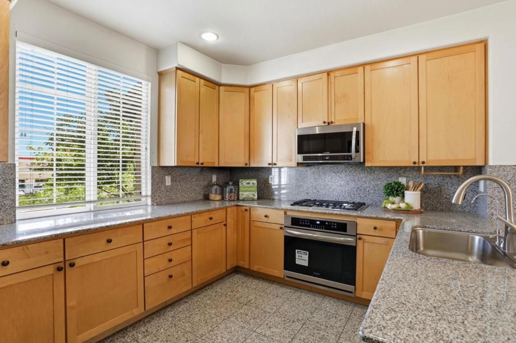 Image 13 of property listing at 1637 Mabury Road, San Jose, CA 95133
