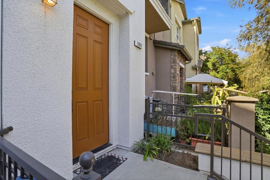 Image 5 of property listing at 1637 Mabury Road, San Jose, CA 95133