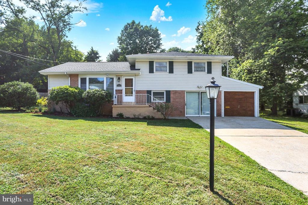 1002 DREXEL HILLS BLVD, New Cumberland, PA 17070