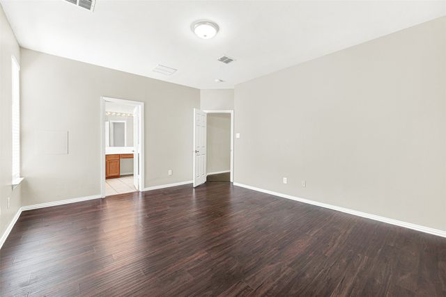 4450 Sharpsburg Drive, Grand Prairie, TX 75052