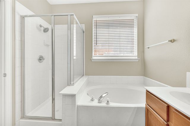 4450 Sharpsburg Drive, Grand Prairie, TX 75052