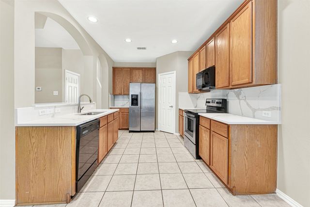 4450 Sharpsburg Drive, Grand Prairie, TX 75052