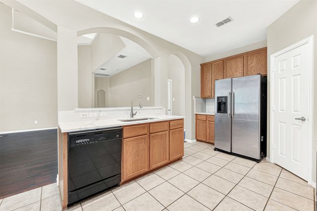 4450 Sharpsburg Drive, Grand Prairie, TX 75052