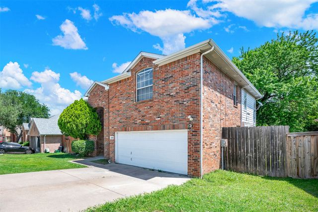4450 Sharpsburg Drive, Grand Prairie, TX 75052