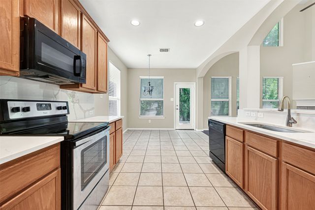 4450 Sharpsburg Drive, Grand Prairie, TX 75052