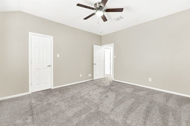 4450 Sharpsburg Drive, Grand Prairie, TX 75052