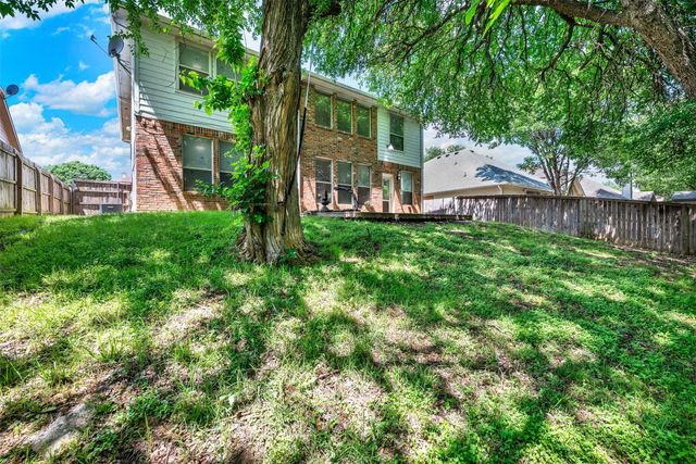 4450 Sharpsburg Drive, Grand Prairie, TX 75052